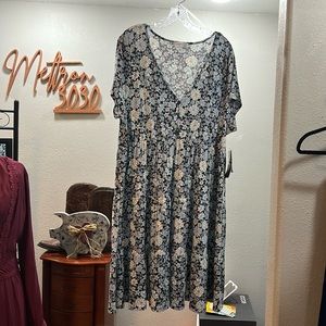 Planet gold, tiered, floral dress, V-neck 2X